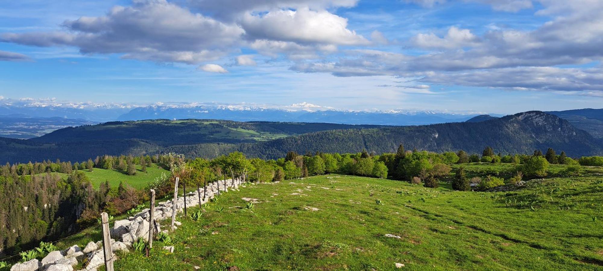 Отель La Petite Echelle Rochejean Экстерьер фото